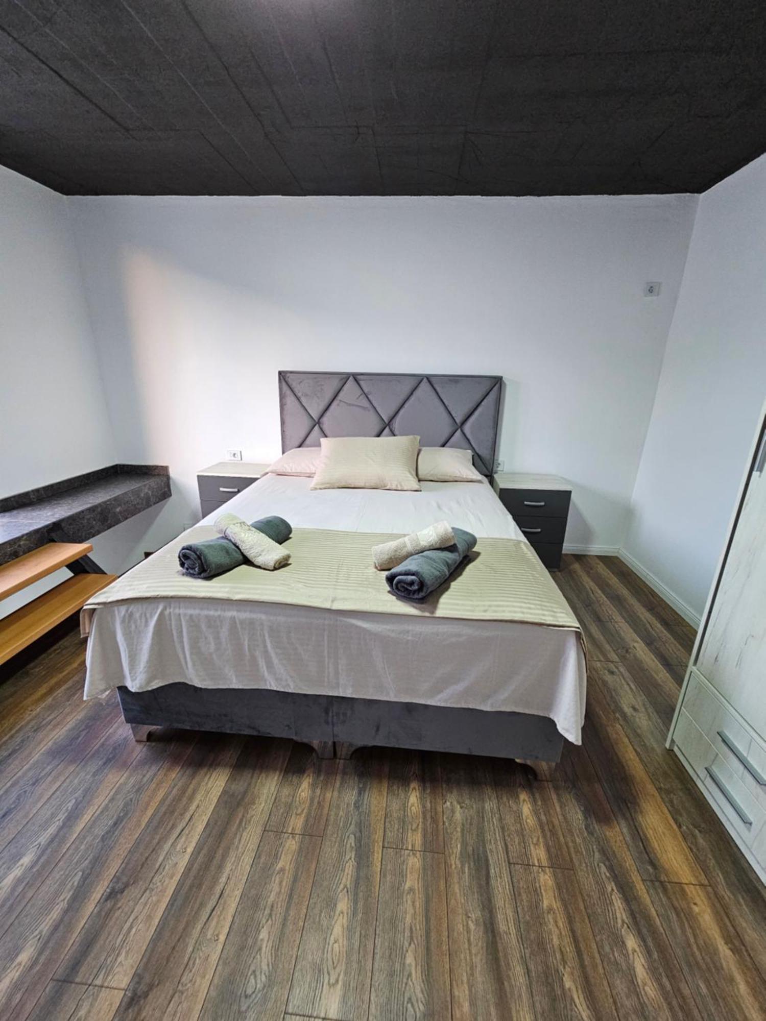 Apartments Ishmi In Center Of ウルツィニ エクステリア 写真